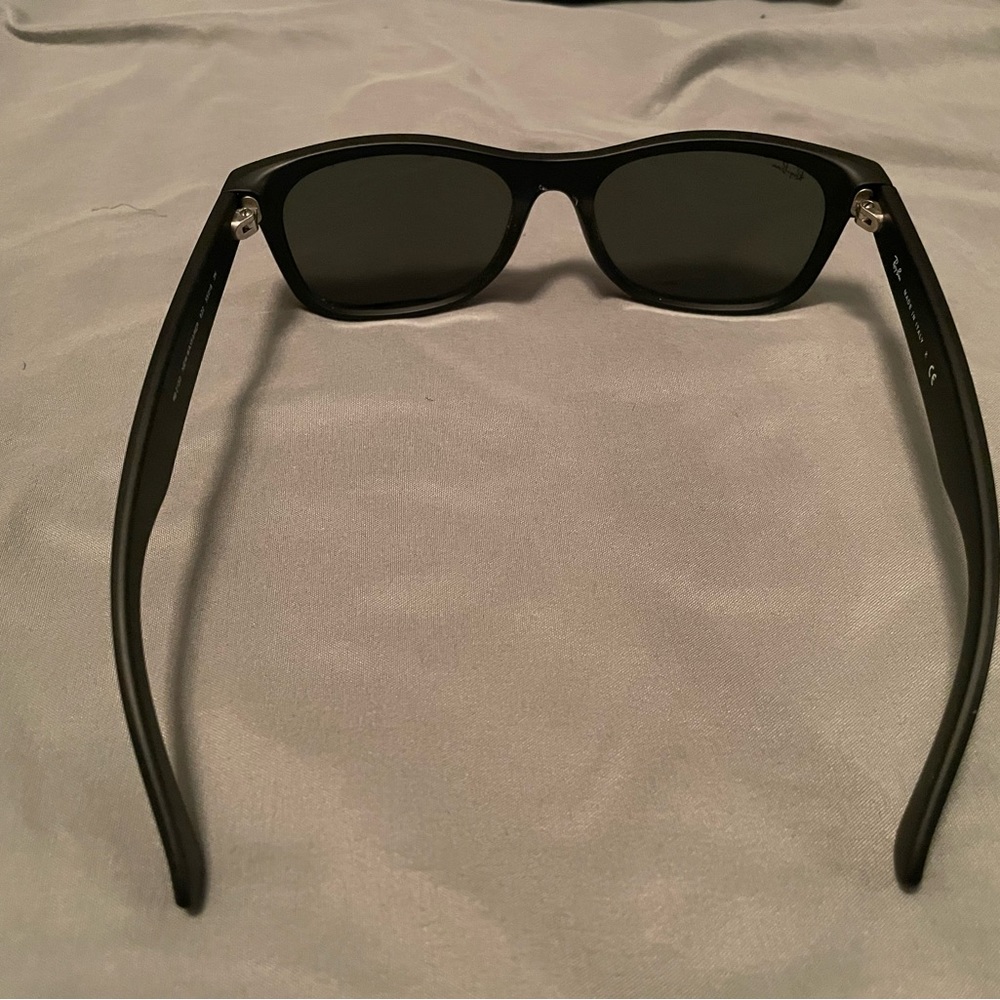 RAY BAN SUNGLASSES (RB 2132)